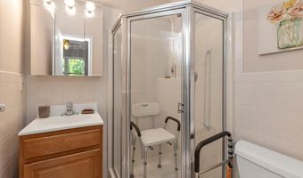 6 Sarah Ct, Amityville, NY 11701