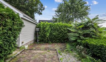 29 Griffing Ave, Danbury, CT 06810