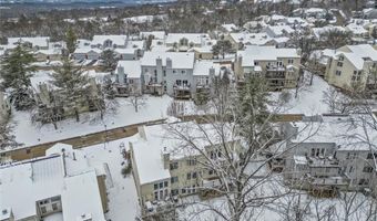 1872 Ridgeview Circle Dr, Ballwin, MO 63021