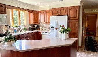 139 Honeyman Ave, Middletown, RI 02842