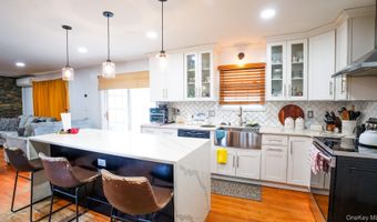 65 Williams Ave, Amityville, NY 11701