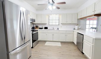1402 Pineland Dr, Bainbridge, GA 39819