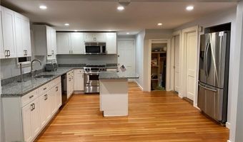42 Dixon St, Newport, RI 02840