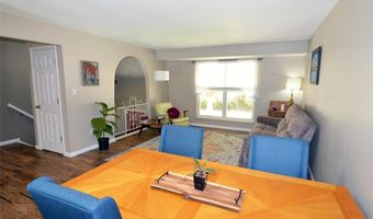 872 Village Brook Ct, Ballwin, MO 63021