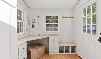 301 PRIDE FARM Rd, Falmouth, ME 04105