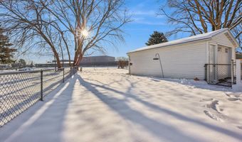 712 Garnet Dr, Ames, IA 50010