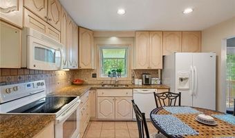 8502 WOODBINE Ln, Annandale, VA 22003