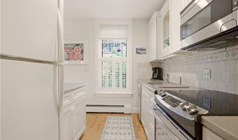 158 Narragansett Ave I, Newport, RI 02840