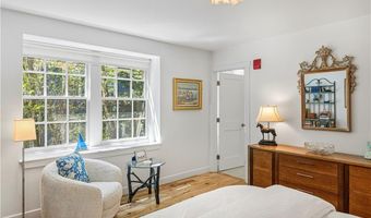 27 High St 2, Newport, RI 02840