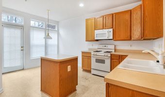 2004 GOLDEN MORNING Dr 30, Bowie, MD 20721