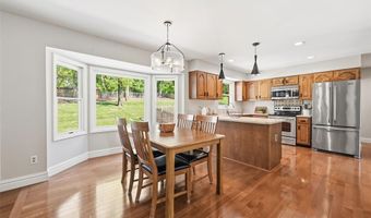 180 Spring Oaks Dr, Ballwin, MO 63011