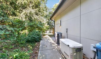 4061 Thornoaks Dr, Ann Arbor, MI 48104