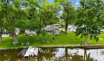 2948 E Skinner Lake N Dr, Albion, IN 46701