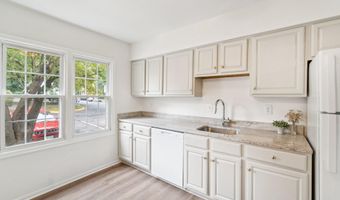 4906 VAN WALBEEK Pl, Annandale, VA 22003