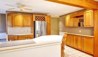 98 Iroquois Rd, Cumberland, RI 02864