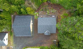 142 S QUADRANT St, Rockaway Beach, OR 97136