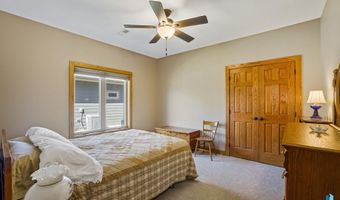604 Ash Creek Dr, Beresford, SD 57004
