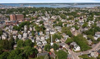 4 Findlay Pl, Newport, RI 02840