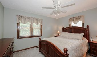 8 Beckmann Ln, Nashua, NH 03062