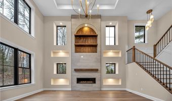 690 Club Dr W, Aurora, OH 44202