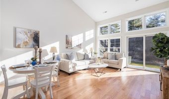 42 Overlook Ln, Glocester, RI 02814