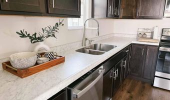 206 8th St, Alton, IA 51003