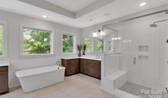 5052 Lesleewood Ct, Charlotte, NC 28226