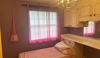 905 5th St, Adel, GA 31620
