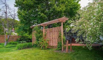 5306 Arapahoe Ln, Madison, WI 53704