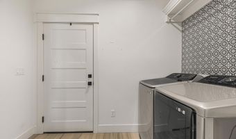 6482 Crown Cres, Ammon, ID 83406