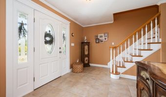18 South Plz, Amity Harbor, NY 11701