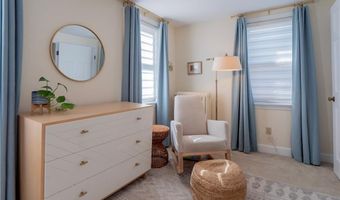 14 Lee Ave, Newport, RI 02840