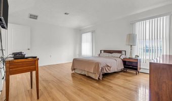 6 Snowdon Ct, Toms River, NJ 08757