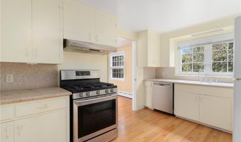 61 Applegate Rd, Cranston, RI 02920