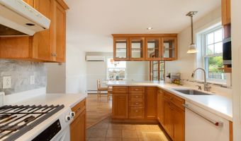 42 Waverly Rd, Branford, CT 06405