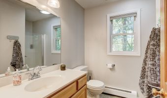 35 Woodsedge Ct, Berlin, CT 06037
