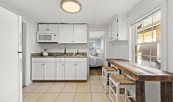 112 8TH St E, Beach Haven, NJ 08008
