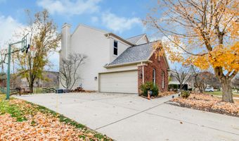 33 Fox Point Ct NE, Ada, MI 49301