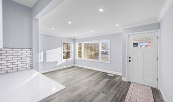 4 Somerset Rd N, Amityville, NY 11701