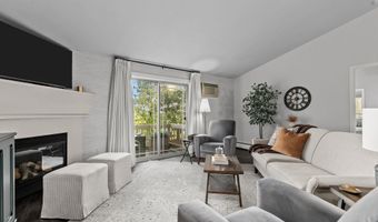 3333 N CASALOMA Dr 9, Appleton, WI 54913