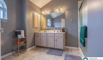 1276 Old Gate Rd, Allen, PA 18067