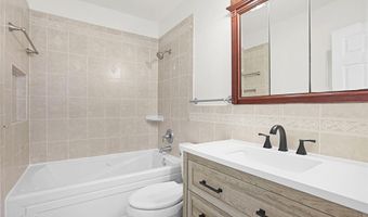 1210 Dorne Dr, Ballwin, MO 63021