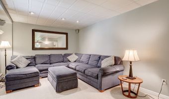 35 Woodsedge Ct, Berlin, CT 06037
