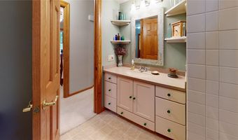 3840 CHAPEL HILL Dr, Erie, PA 16506