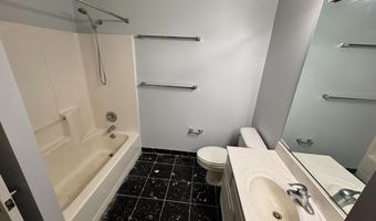901 N MONROE St 313, Arlington, VA 22201