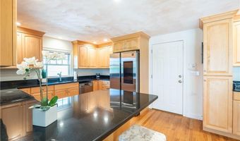573 Wolcott Ave, Middletown, RI 02842