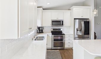 15726 Parkwood Cir, Avon, MN 56310