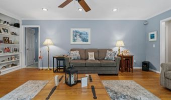 17 Greyledge Dr, Albany, NY 12211