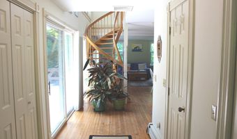 55 Liberty St, Chester, CT 06412