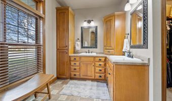 W5889 GERANIUM Drive, Appleton, WI 54915